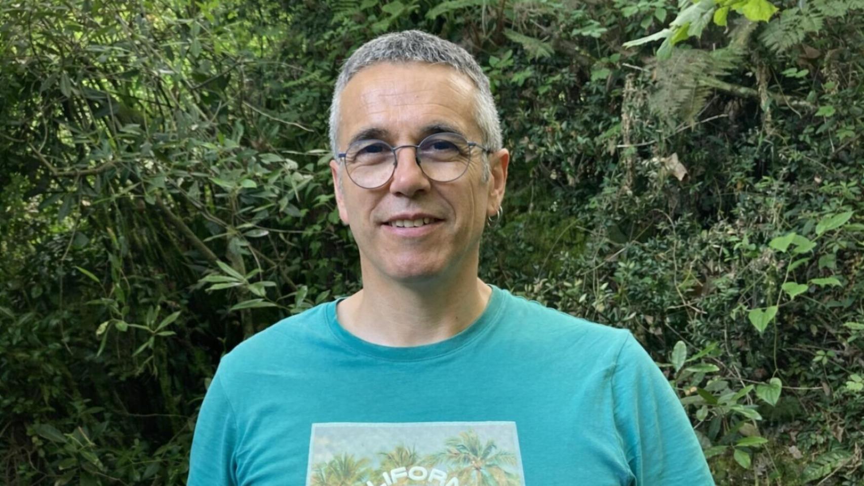 Iban Apaolaza, en una imagen reciente como colaborador cultural en la radio Oiartzun Irratia.