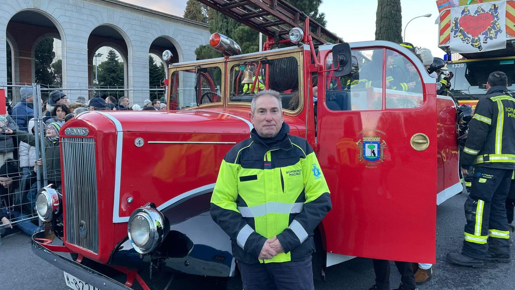 Eriseo, el guardián de las joyas de los coches de bomberos.