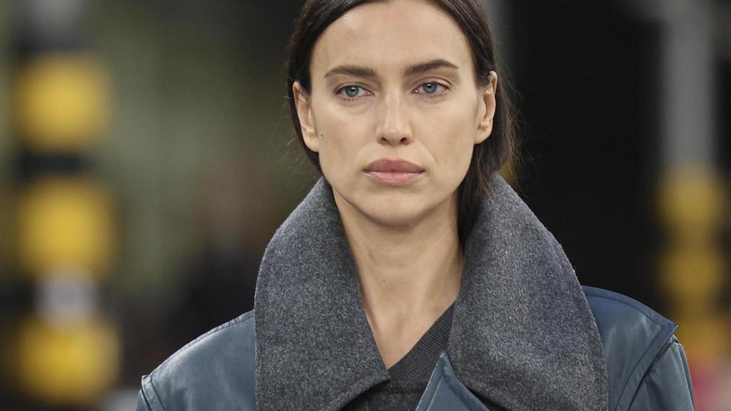 Irina Shayk en la Fashion Week de Milan 2023.