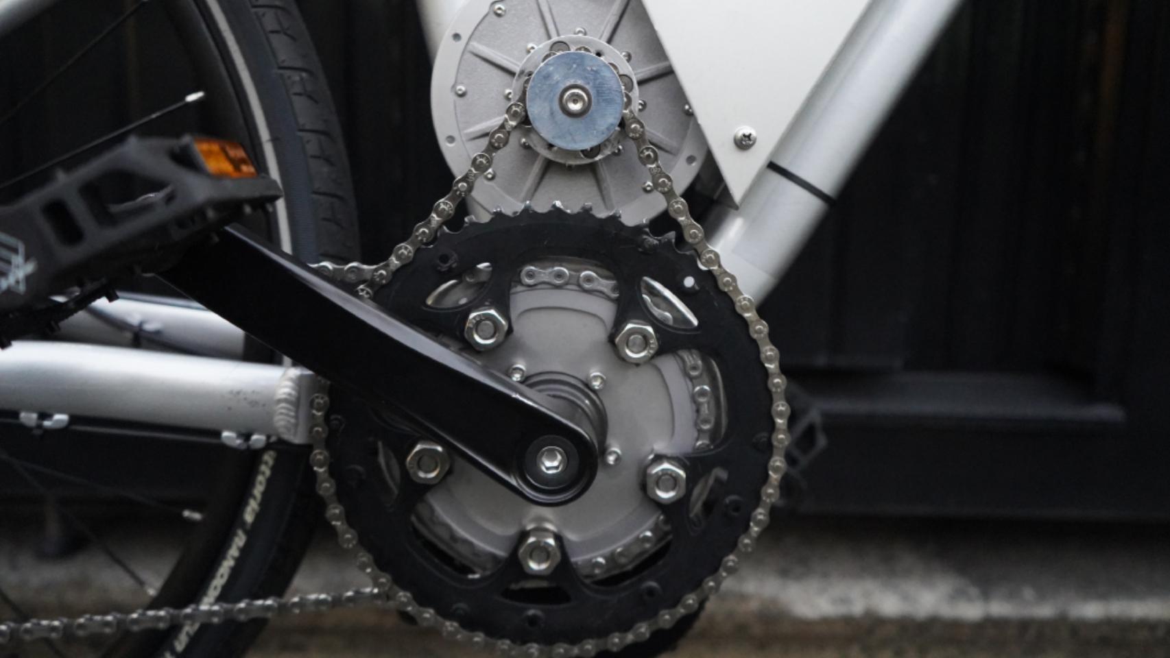 El sistema Mag Drive se instala en el eje central de la bicicleta