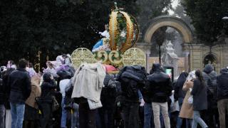 Las Cabalgatas de Reyes Magos llena las calles de Sevilla de ilusión pese a la lluvia