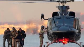 Nicolás Maduro escoltado por agentes de EEUU a su llegada al helipuerto de Manhattan para ser juzgado en Nueva York.