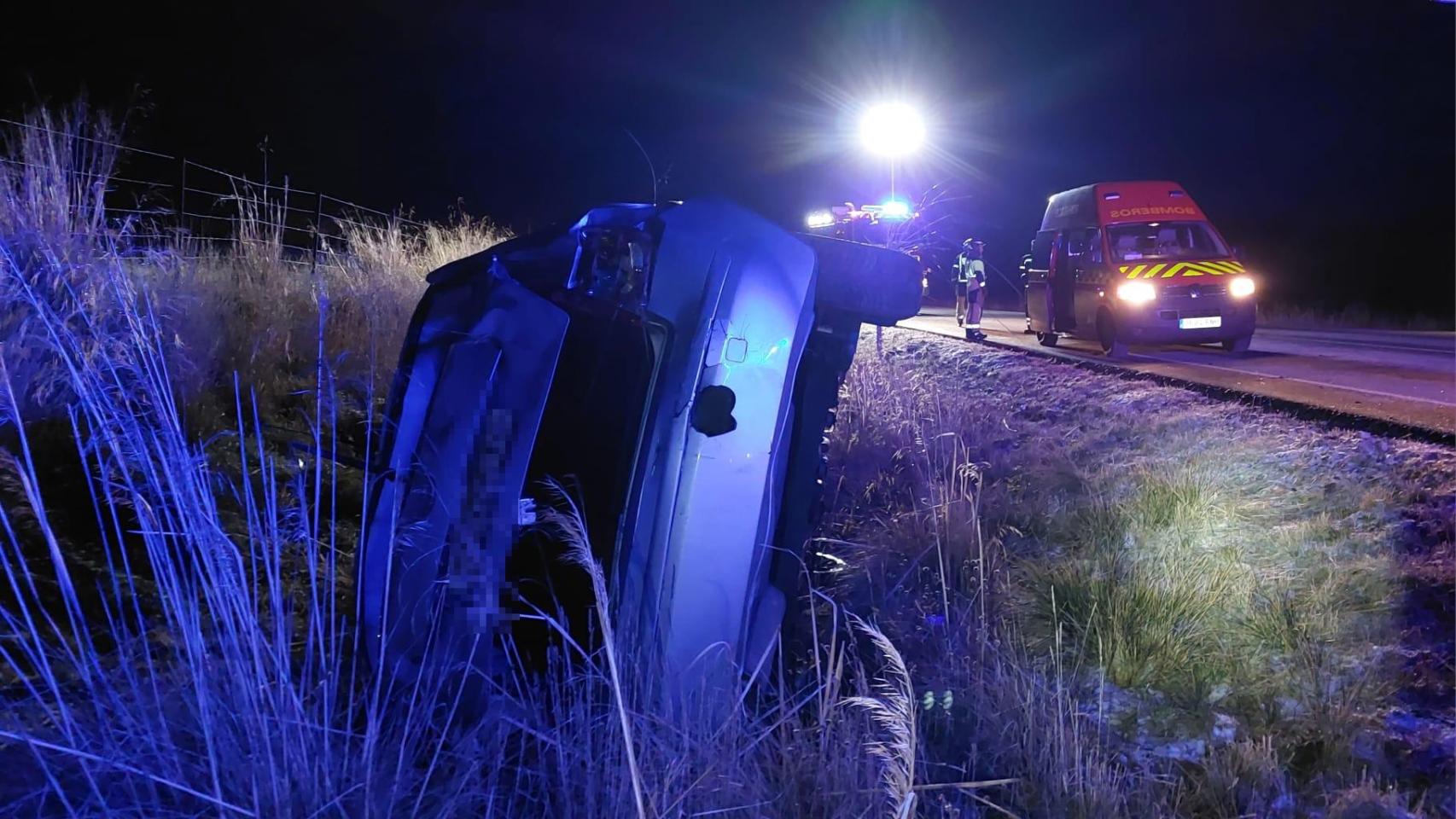 Accidente con vuelco en Ávila: tres niños de 2, 8 y 11 años y una mujer son trasladados al hospital