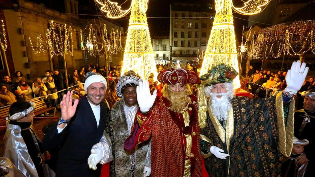 El alcalde de O Porriño, Alejandro Lorenzo, con los Reyes Magos