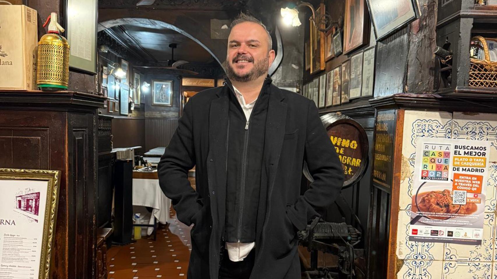 Raúl Luna en la Taberna Antonio Sánchez.