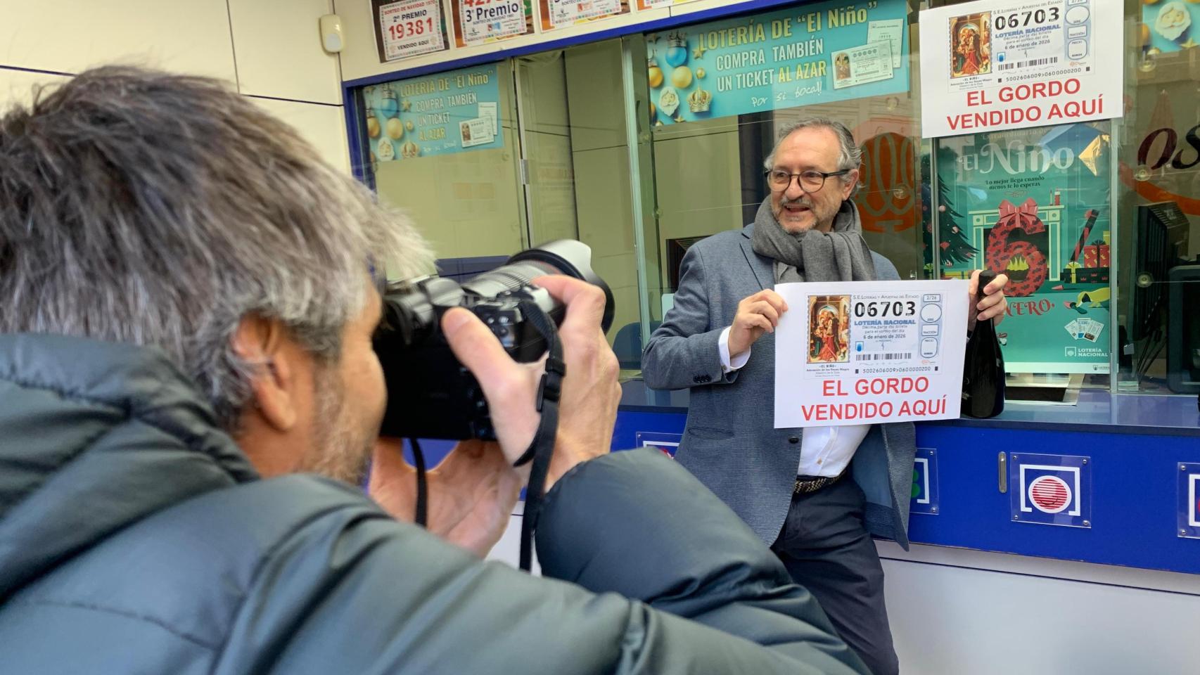 Alejandro Aznar, de Lotería del Rosario, este martes en la administración.