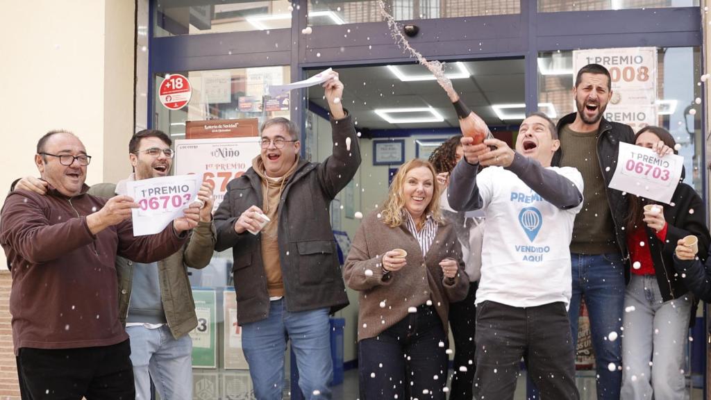 José María Landínez celebra la venta del primer premio del Niño.
