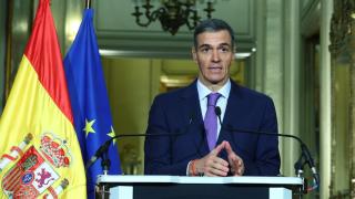 El presidente del Gobierno, Pedro Sánchez, durante su rueda de prensa de este martes en París