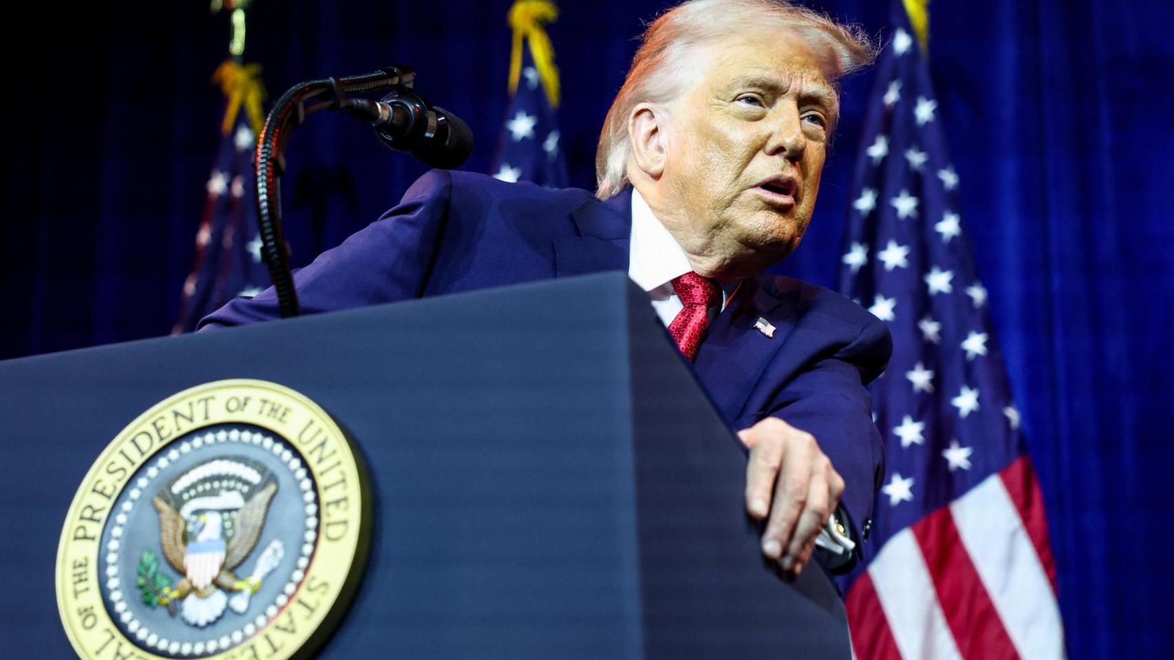 Trump se dirige a los republicanos de la Cámara de Representantes en el Kennedy Center (Washington).