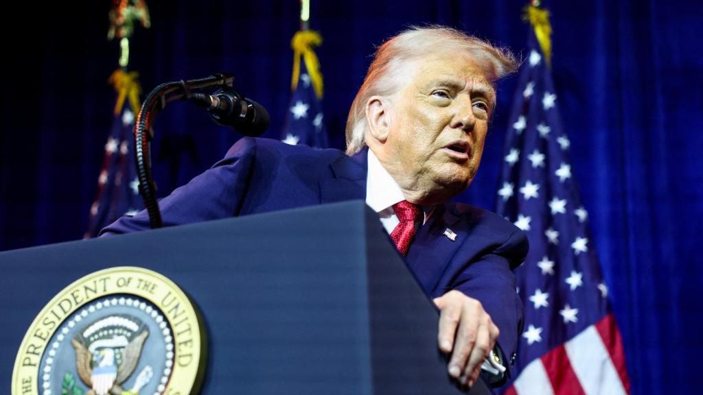 Trump se dirige a los republicanos de la Cámara de Representantes en el Kennedy Center (Washington).