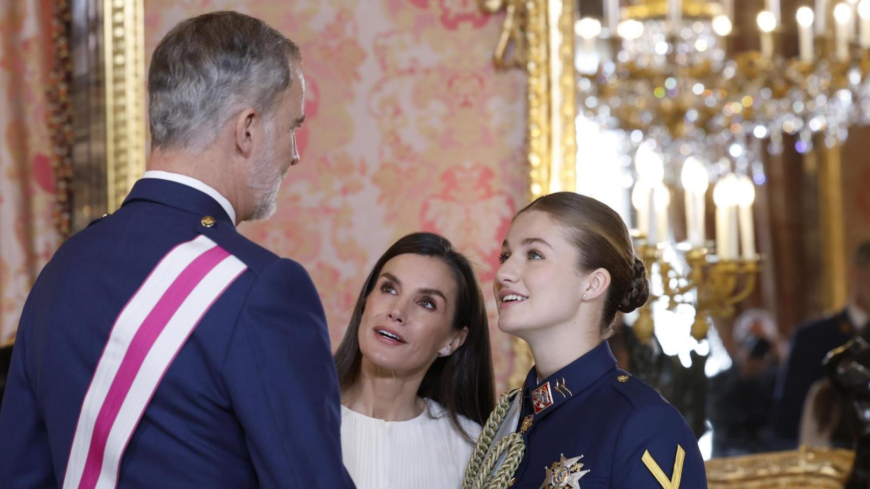 Felipe VI y Letizia junto a la princesa Leonor en la Pascua Militar.