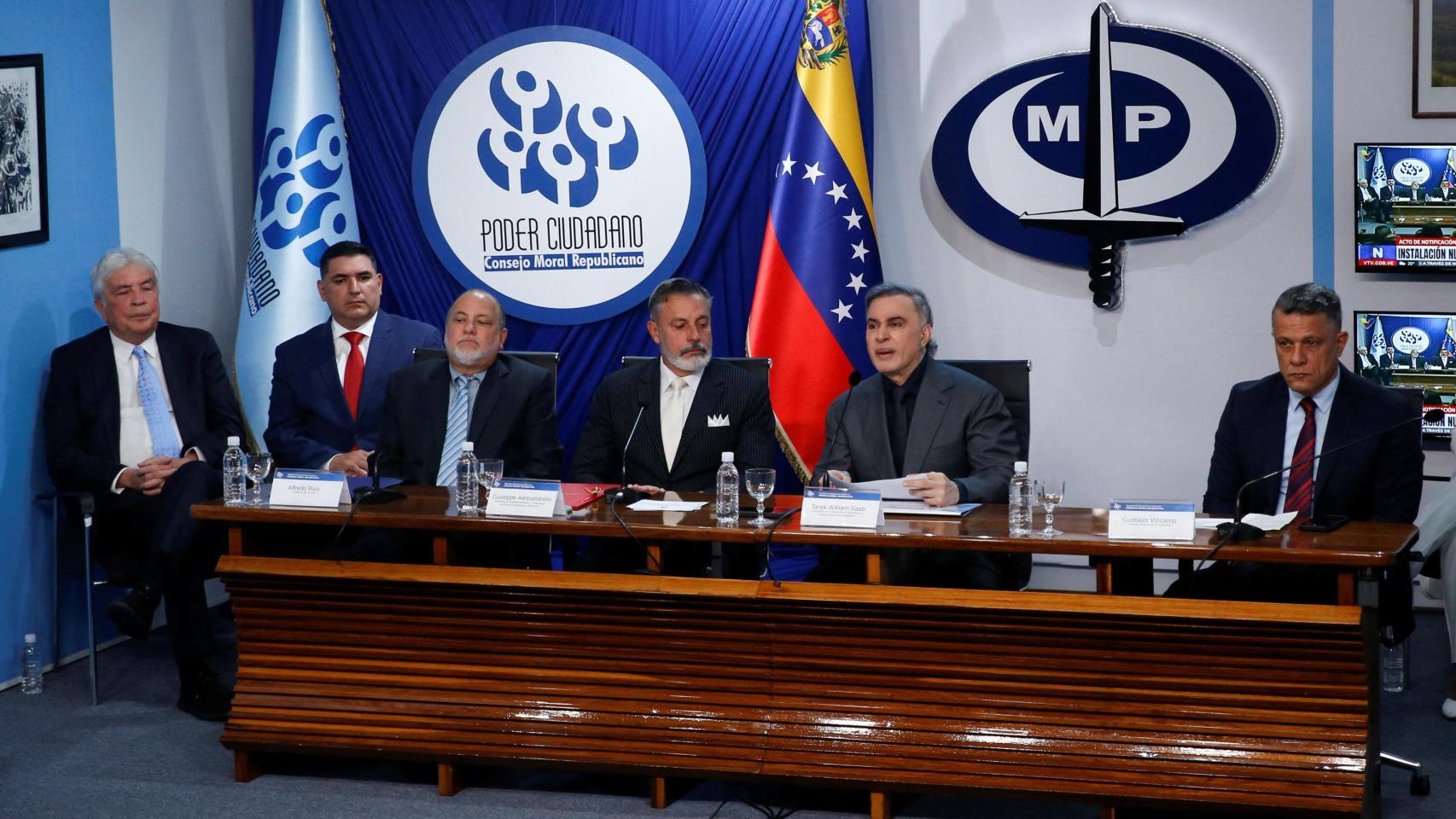 El fiscal general de Venezuela, Tarek William Saab, se dirige a los medios días después de que Estados Unidos lanzara un ataque contra el país, en Caracas, Venezuela, el 6 de enero de 2026.