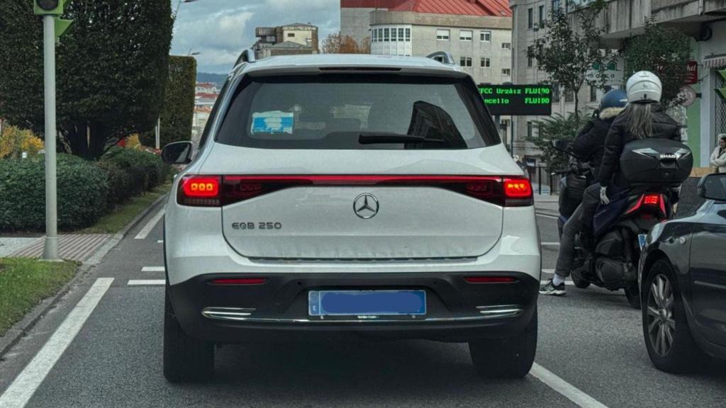 VTC circulando por la Avenida de Castelao