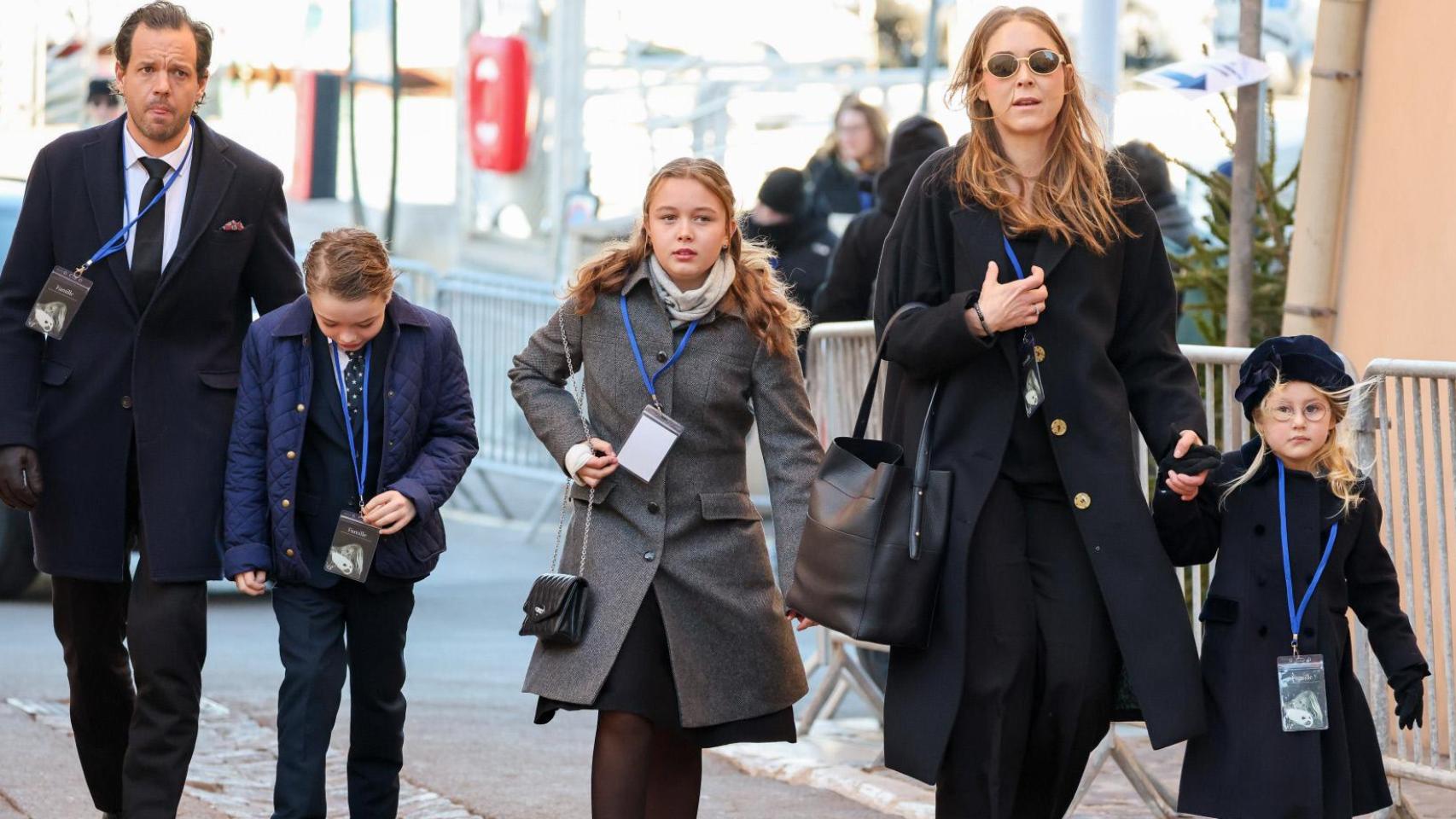 Thea, nieta de Brigitte, y sus hijos.