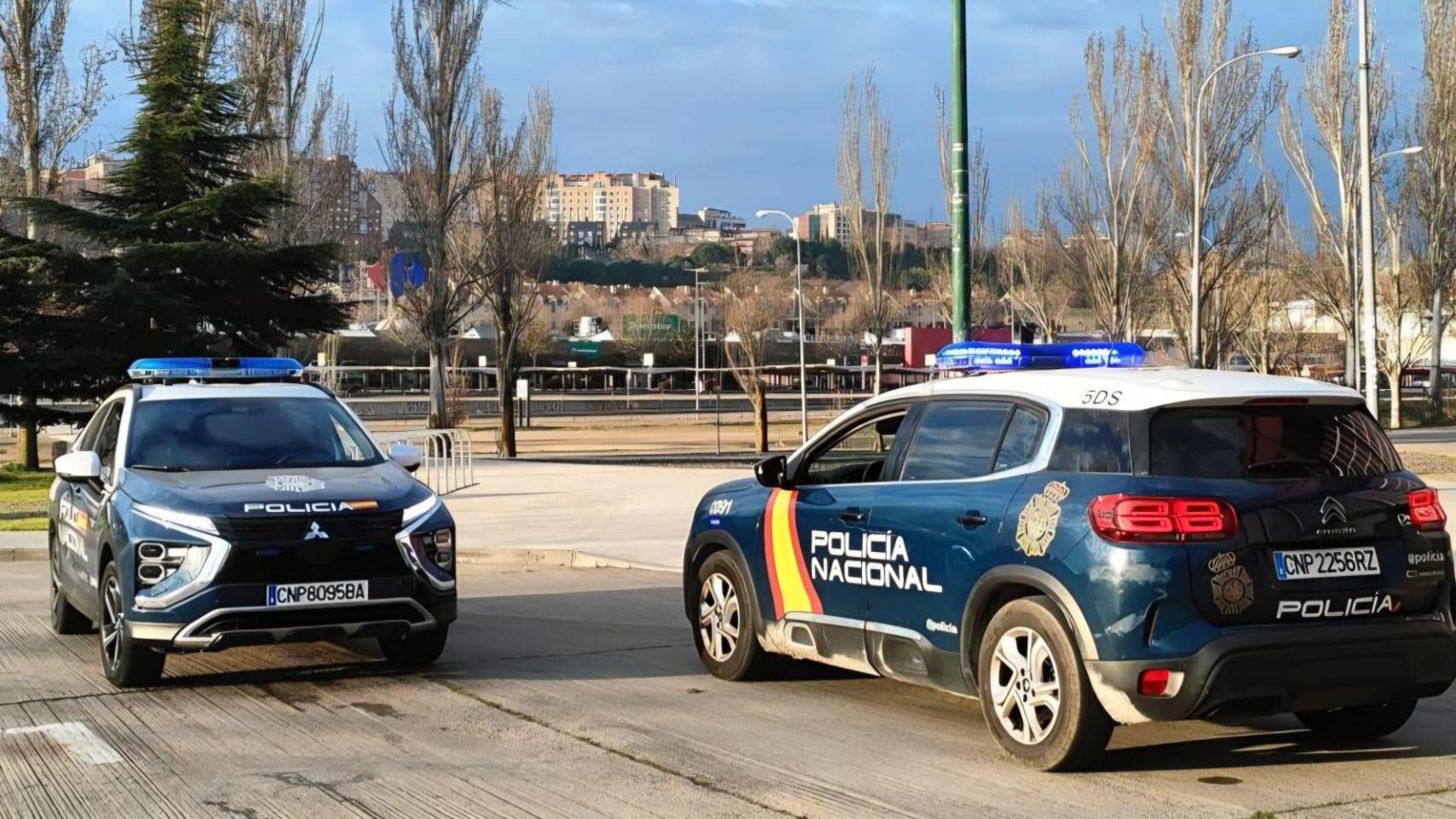 Los agentes procedieron a identificar a cuatro jóvenes que se dieron a la fuga cuando fueron requeridos