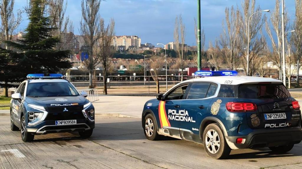 Los agentes procedieron a identificar a cuatro jóvenes que se dieron a la fuga cuando fueron requeridos