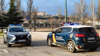 Los agentes procedieron a identificar a cuatro jóvenes que se dieron a la fuga cuando fueron requeridos