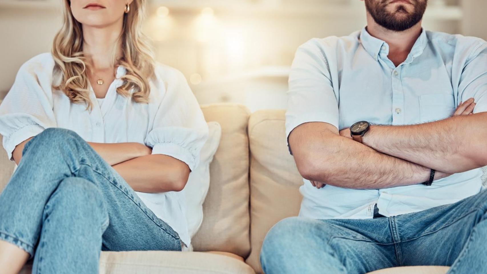 Una pareja tras una discusión.