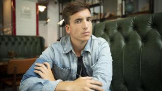 Xuso Jones en un posado oficial.