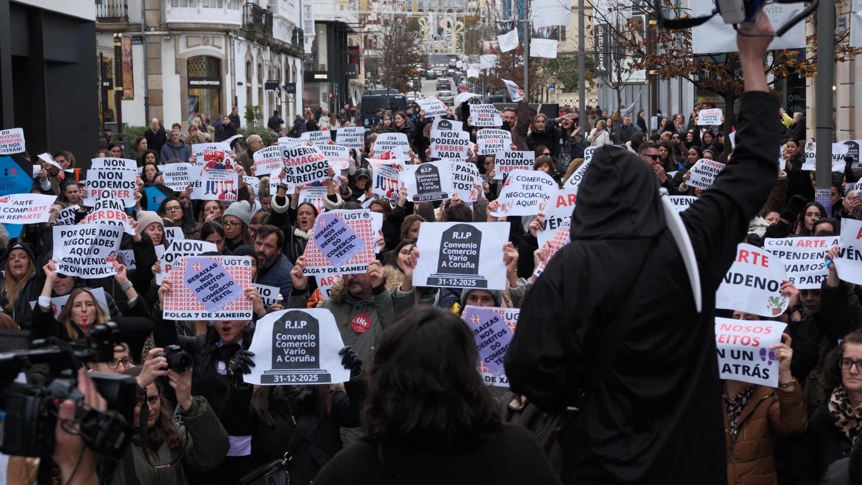 Trabajadores del comercio textil protestan en A Coruña