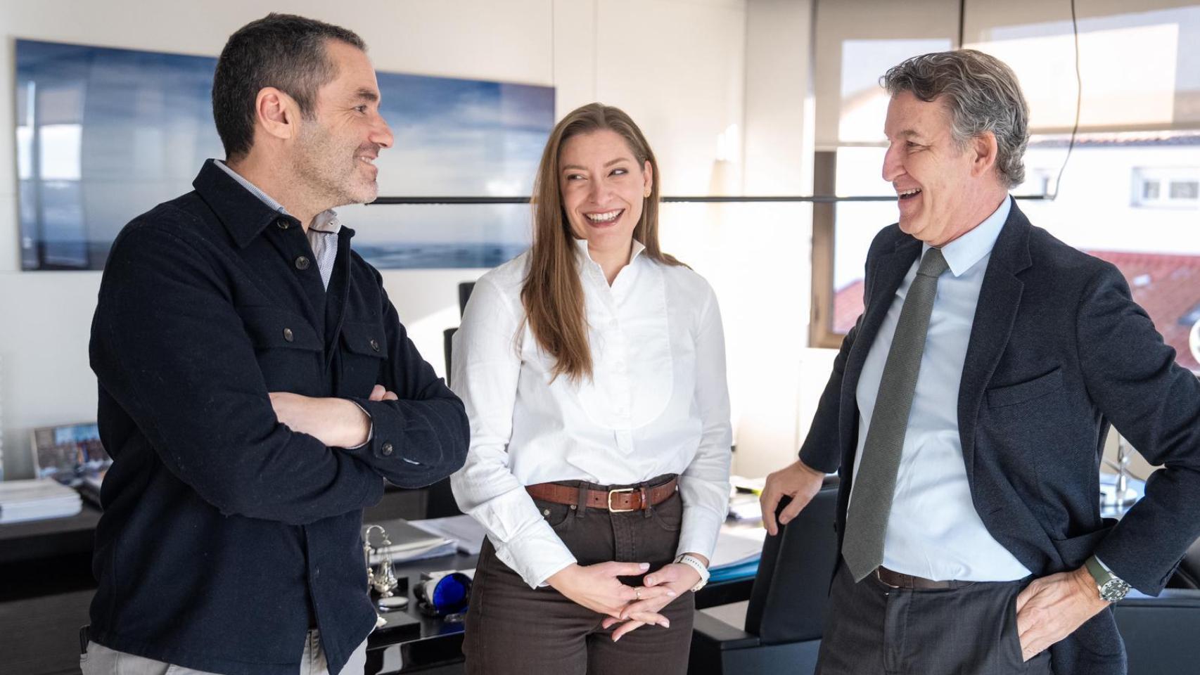 Feijóo y Ester Muñoz charlan con Borja Sémper que sigue recuperándose de su enfermedad y ha acudido al Comité de este lunes