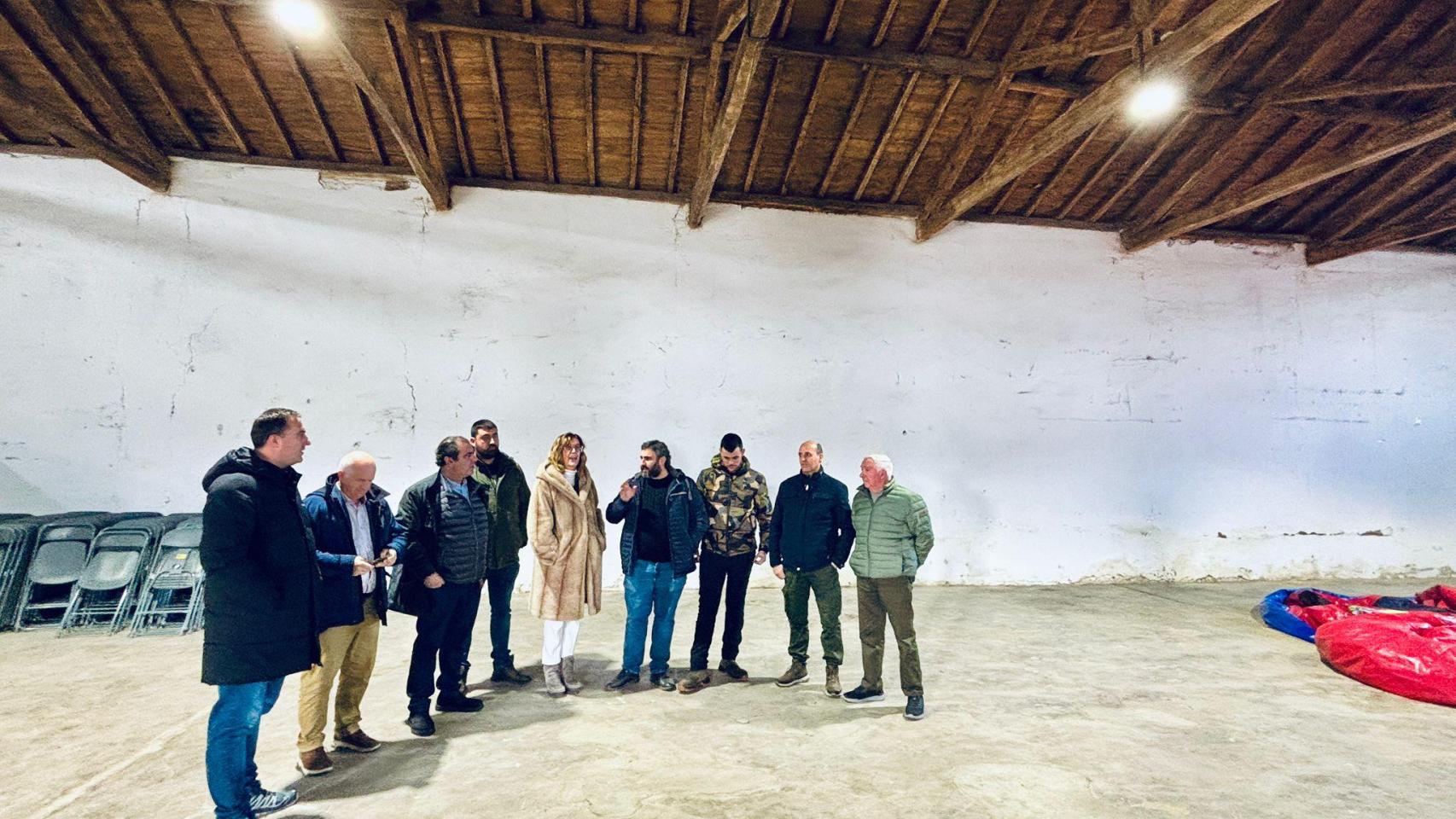 La presidenta de la Diputación de Palencia, Ángeles Armisén, en Buenavista de Valdavia, con su alcalde, Héctor Marcos Fernández