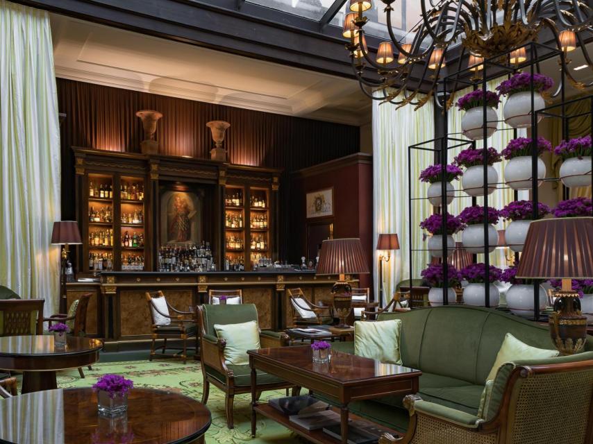 El interior de Atrium Bar en el Four Seasons Hotel.