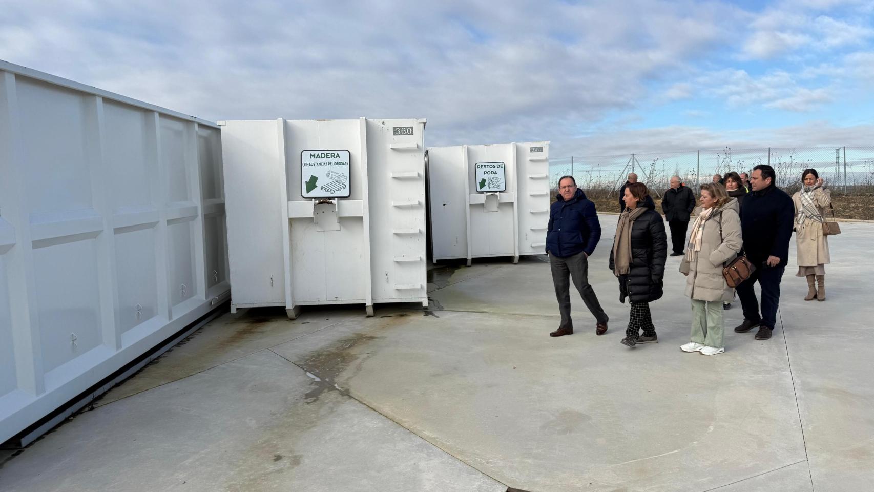 Cedillo en el Punto Limpio de Mocejón.