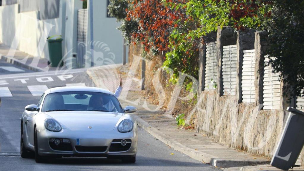 Perico Durán, en las inmediaciones de la vivienda de Lara Álvarez.