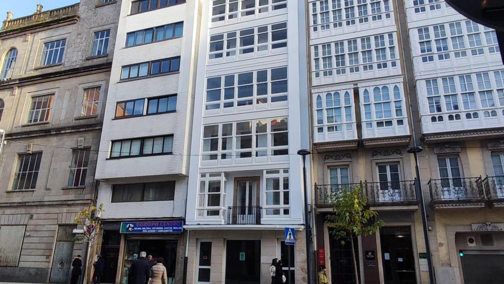 Edificio rehabilitado con viviendas a la venta en San Andrés.