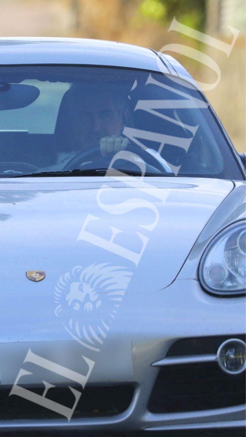 Perico Durán, en una imagen exclusiva de EL ESPAÑOL, llega a casa de Lara Álvarez.