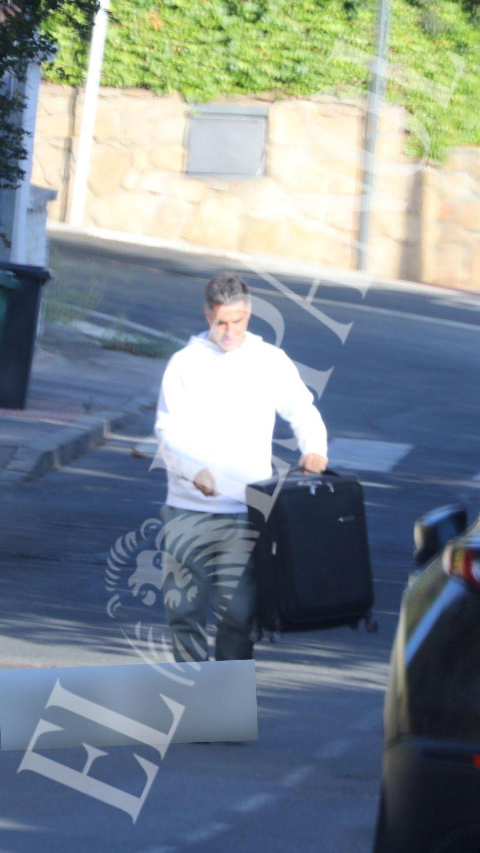 Perico Durán llega a la residencia de Lara Álvarez, a las afueras de Madrid, en fotografías exclusivas de EL ESPAÑOL.