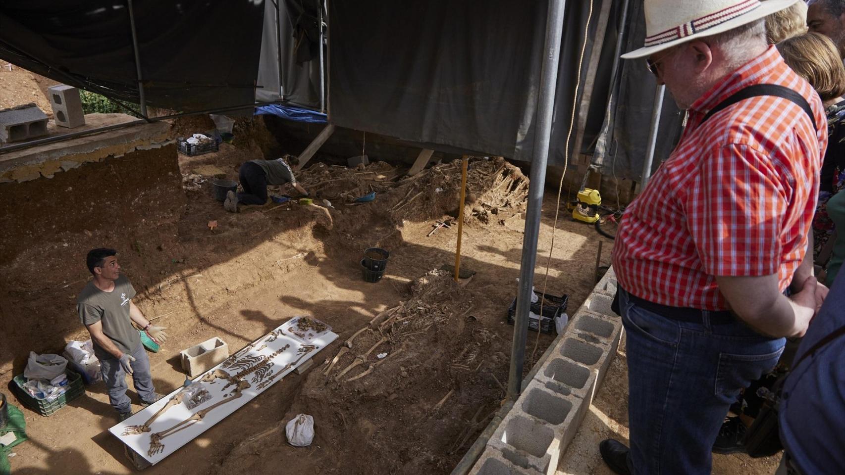 Visita a la fosa de Picoreja, en Sevilla.