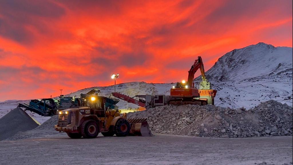 Mina de anortosita, mineral rico en aluminio, en Groenlandia