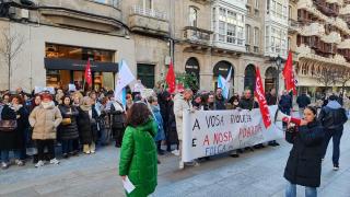 Concentraciones en Ourense delante de las tiendas de Carolina Herrera y Purificación García
