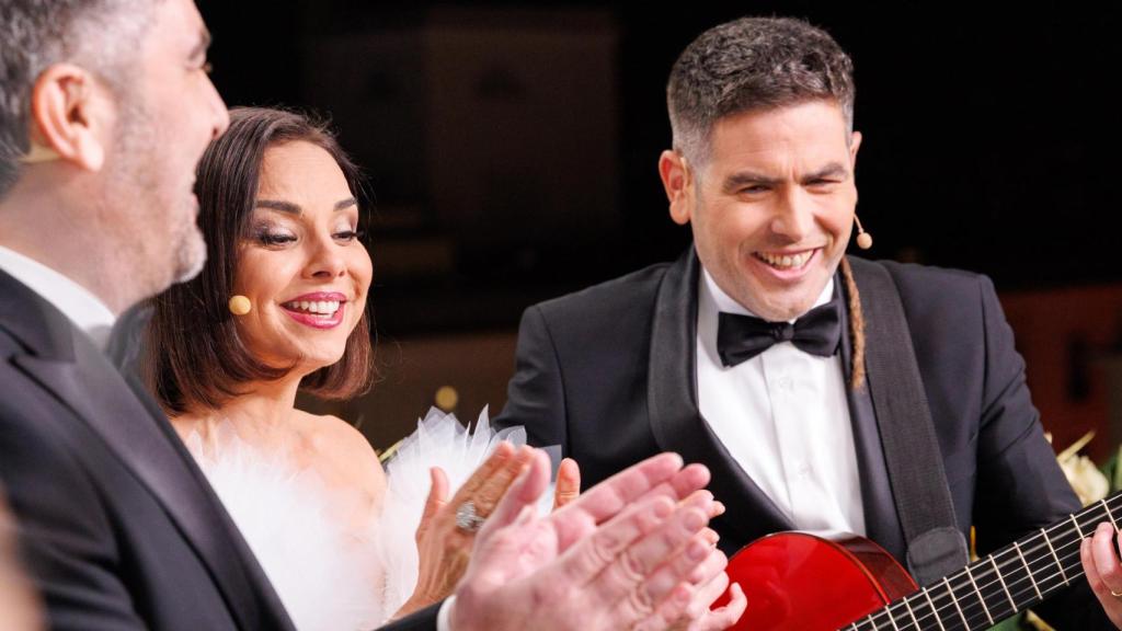 Chenoa y Estopa, durante la retransmisión de las Campanadas en RTVE.