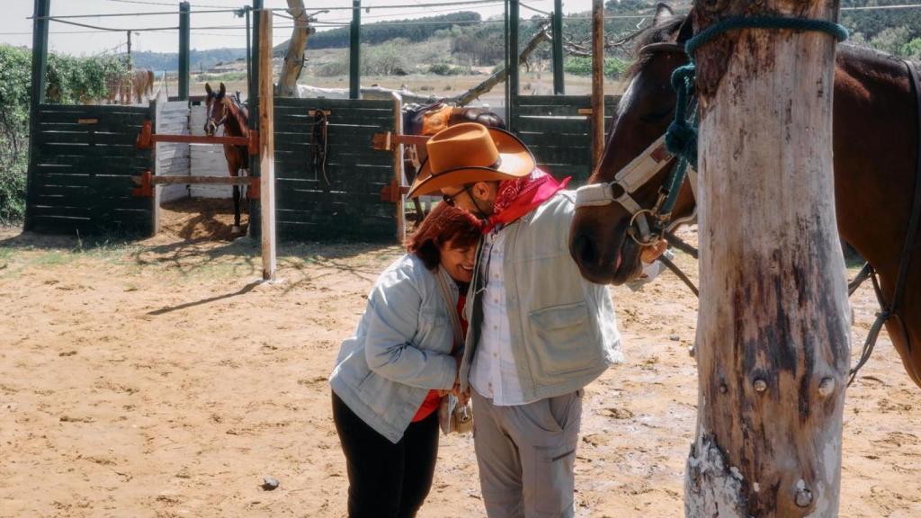 Roberto Leal y su madre Mercedes Guillén.