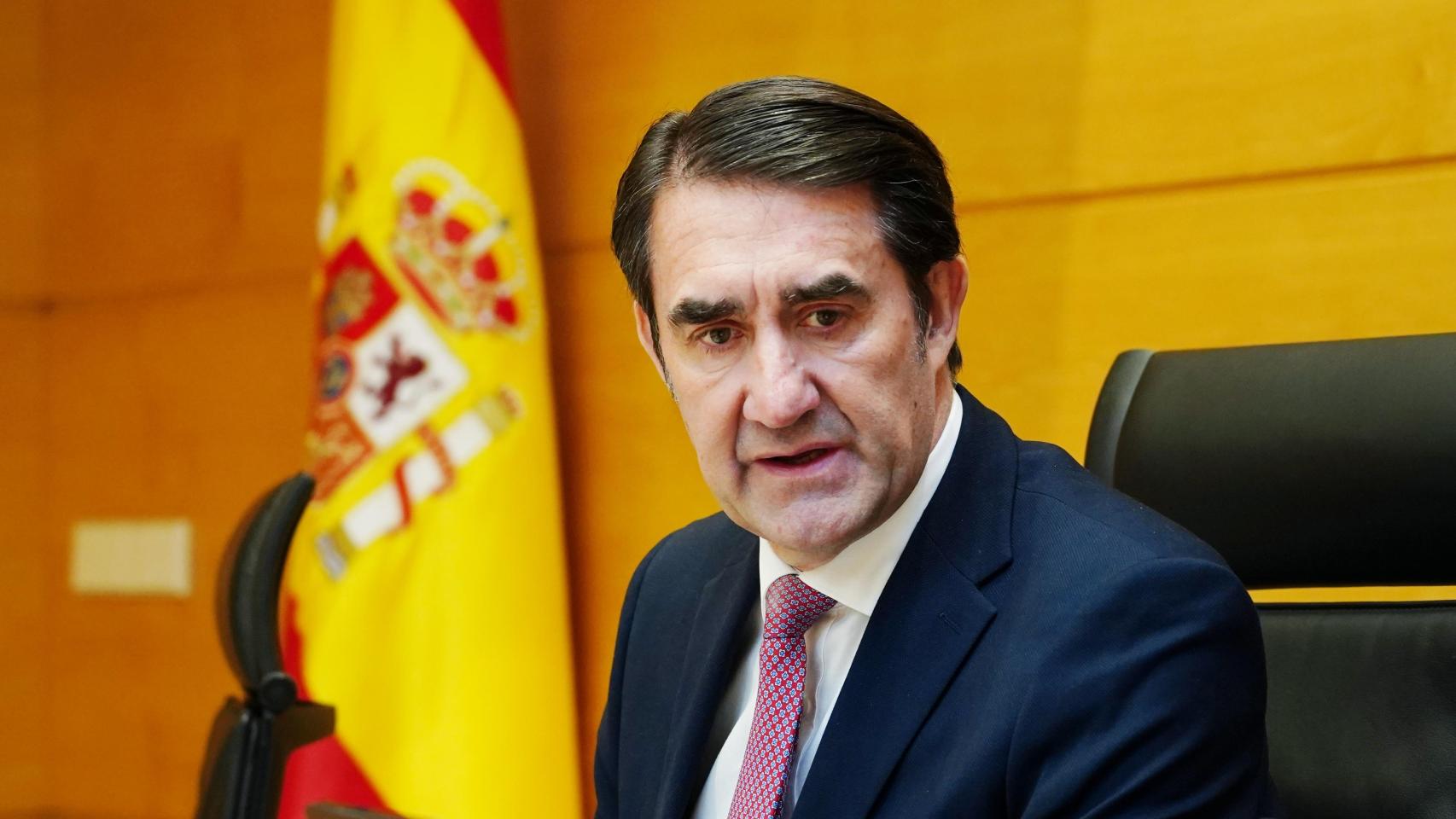 El consejero de Medio Ambiente, Vivienda y Ordenación del Territorio, Juan Carlos Suárez-Quiñones, durante una comparecencia en las Cortes de Castilla y León