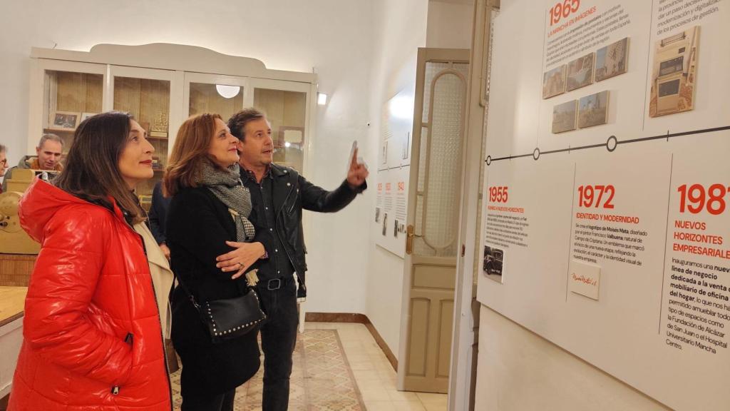 Presentación del espacio donde se aúna café y libros.