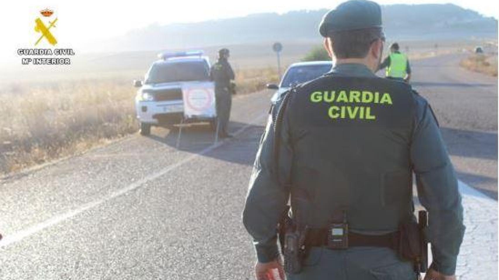 Guardia Civil en una carretera de Olmedo