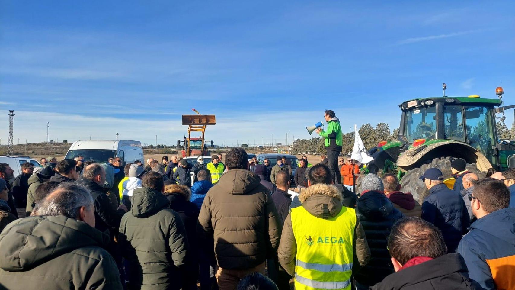 AEGA intenta cortar la Z-40.