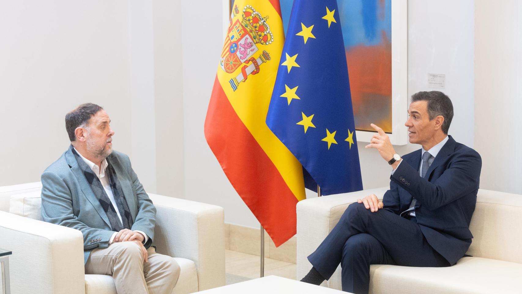 El presidente del Gobierno, Pedro Sánchez, recibe al presidente de Esquerra Republicana de Catalunya (ERC), Oriol Junqueras, en  la Moncloa.