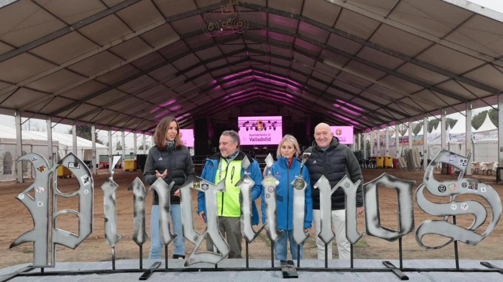 De izquierda a derecha, durante la inauguración de Pingüinos 2026: Blanca Jiménez, concejala de Turismo, Eventos y Marca Ciudad; José Manuel Navas, director general y portavoz del evento; Raquel Arroyo, presidenta de Turismoto; y Jesús Julio Carnero, alcalde de Valladolid