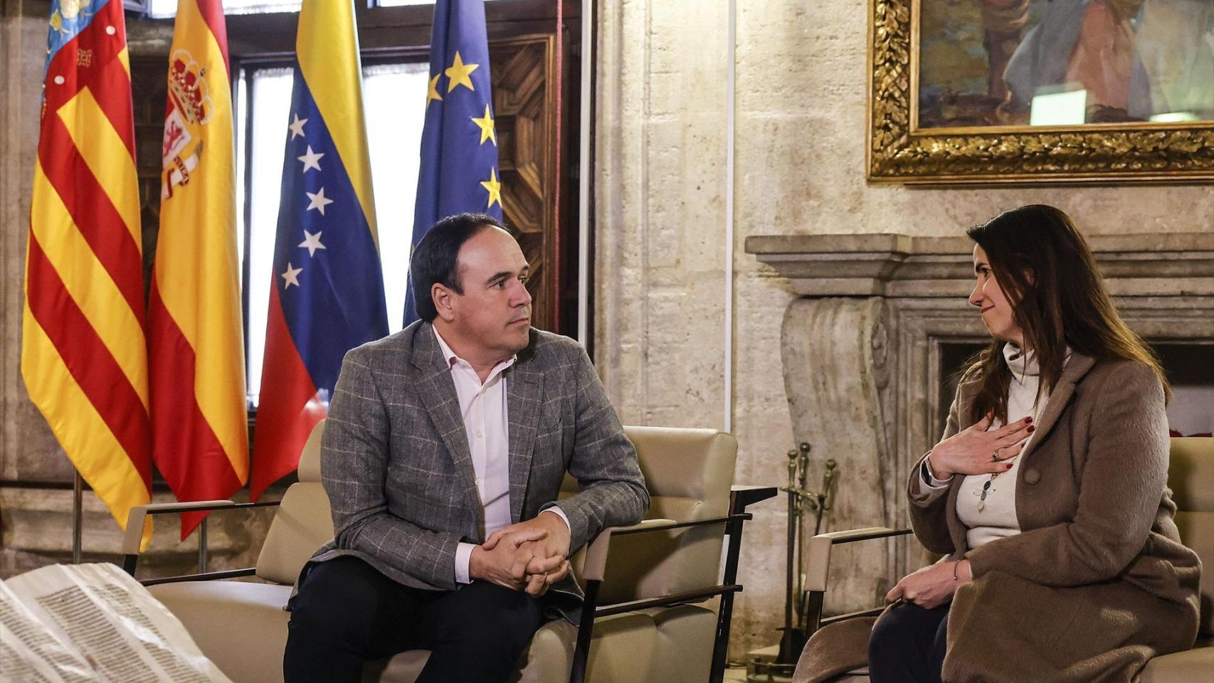 Representantes venezolanos en la Comunitat se reúnen con Pérez Llorca. Rober Solsona/Europa Press