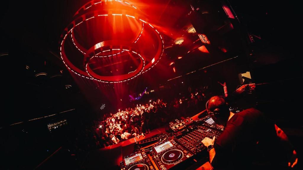 Una fiesta Wake Up en la sala Pelícano