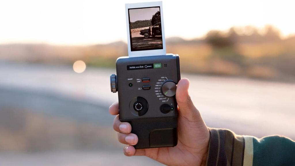 instax mini Evo Cinema.