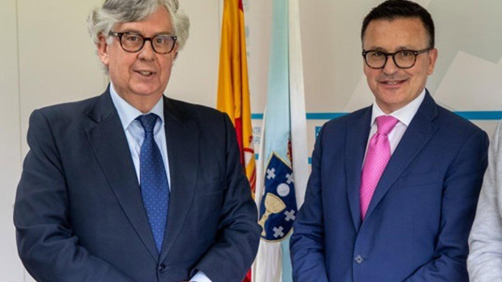 El presidente de la patronal gallega, Juan Manuel Vieites, y el conselleiro de Emprego, José González.