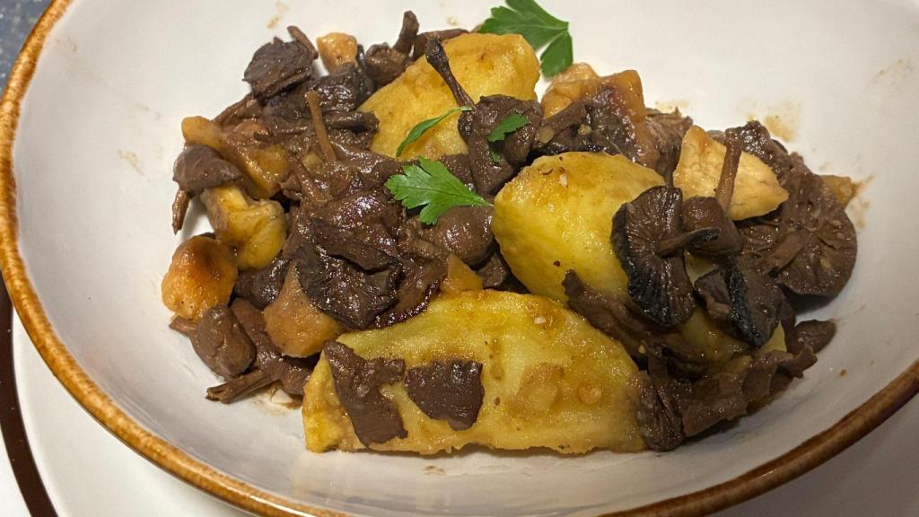 Sartén de patatas, setas y castañas