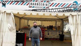 Lorenzo en Pingüinos, en su puesto de La Barbeería.