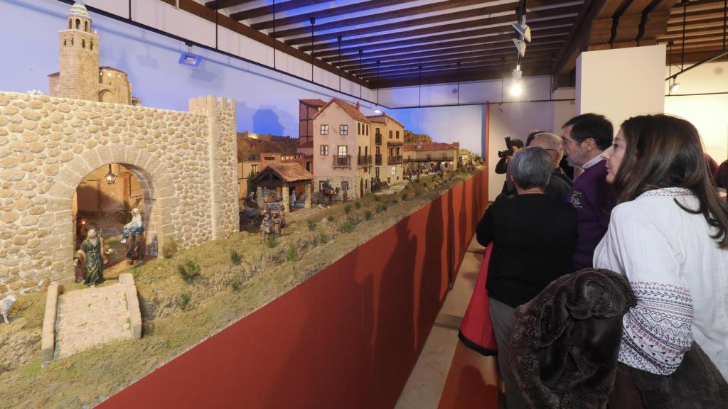Visitantes en el Belén Bíblico Monumental de la Diputación de Valladolid.